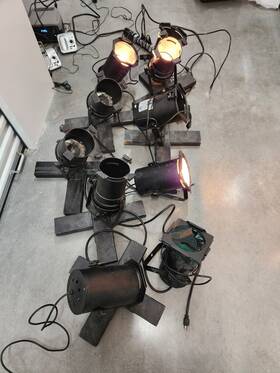 38-us Chauvet Stage Lights Lot Of 9 150 Watt Par-38us Tested Working Local Pickup Only