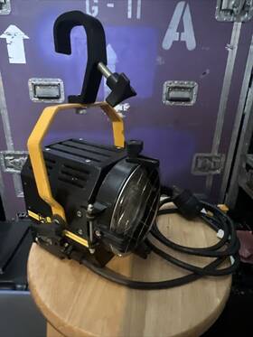 Cg00kwt Desisti Magis Mod. 300 Fresnel Stage/studio Light W 3 Prong Plug - Tested