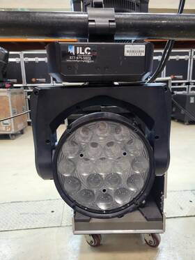 903232110hu Martin Mac Aura Xb Wash Led Moving Head - Every 6 Fixtures Comes With A Way Case