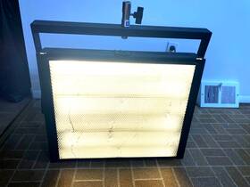5330 Videssence Inc. Flourescent Studio/video Light 120v Model Baselight